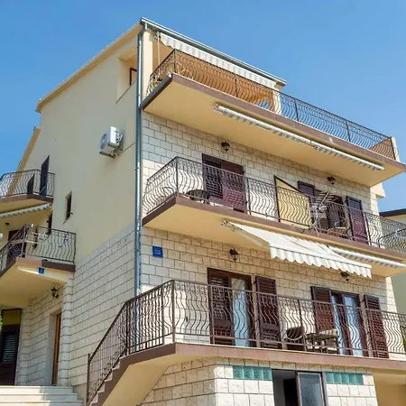 Rosemary Apartment Promajna